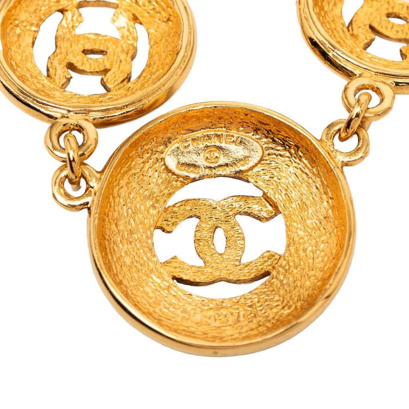 Chanel CC Gold Plated Medallion Necklace Gold Metal Very good condition - Inside View