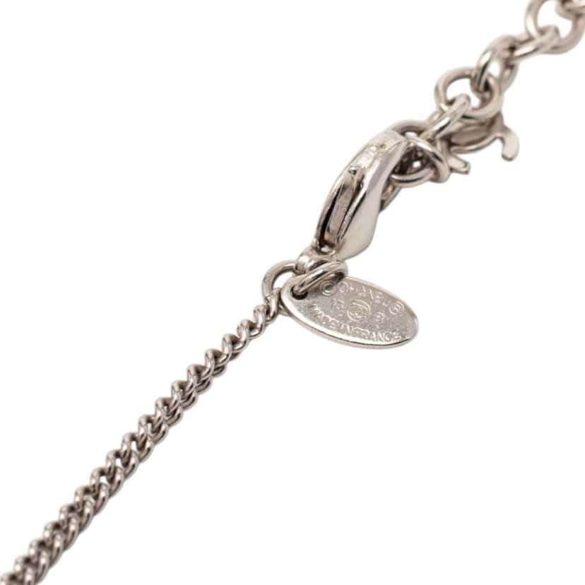 Chanel CC Plated Brass Acrylic Cube Pendant Necklace Silver Brass Very good condition - Model View