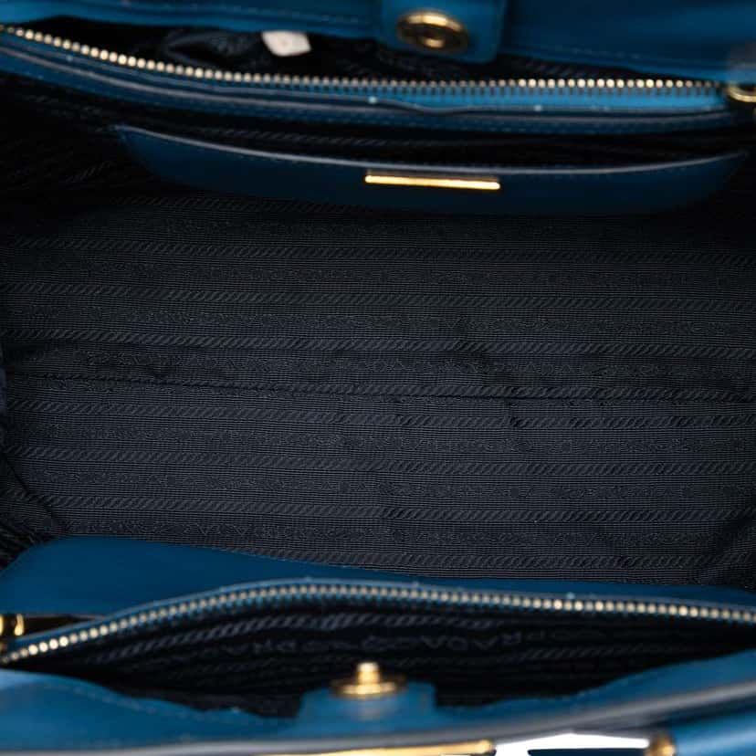Prada Bicolor Saffiano Lux Galleria Satchel Blue Leather Very good condition - Model View