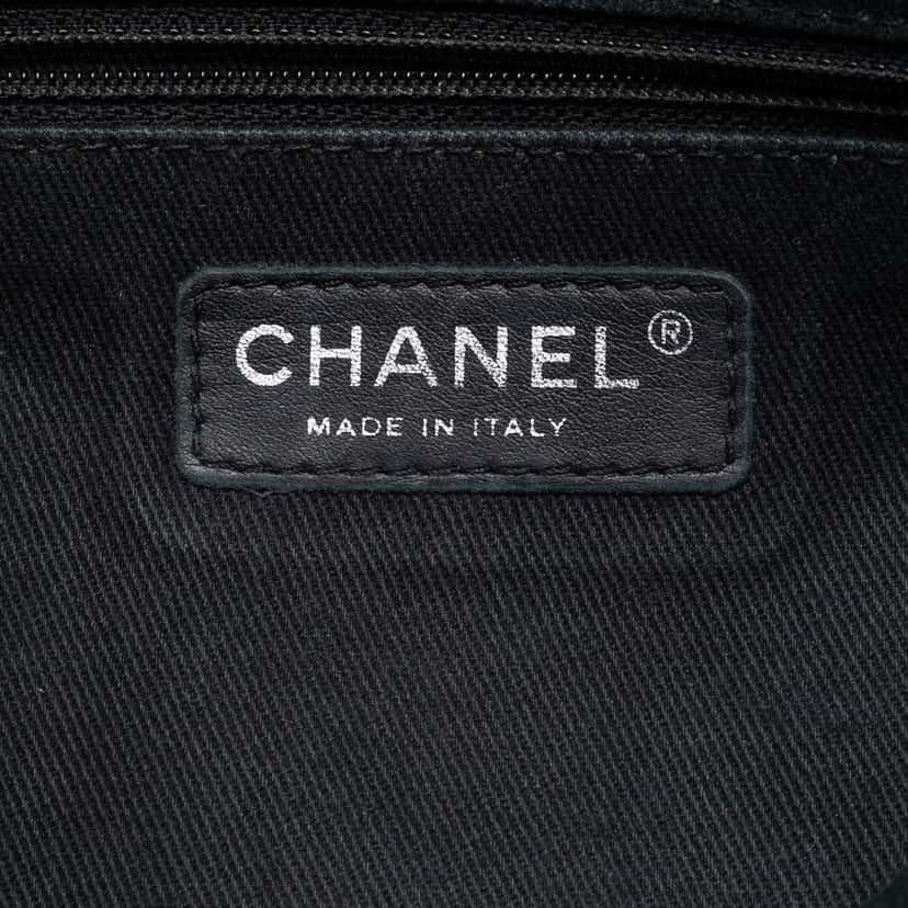 Chanel Medium Perforated Lambskin Up In The Air Flap Black Leather Very good condition - Box View