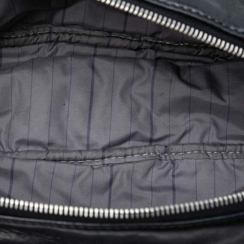 Chanel Quilted Lambskin Chain Shoulder Bag Black Leather Very good condition - Model View
