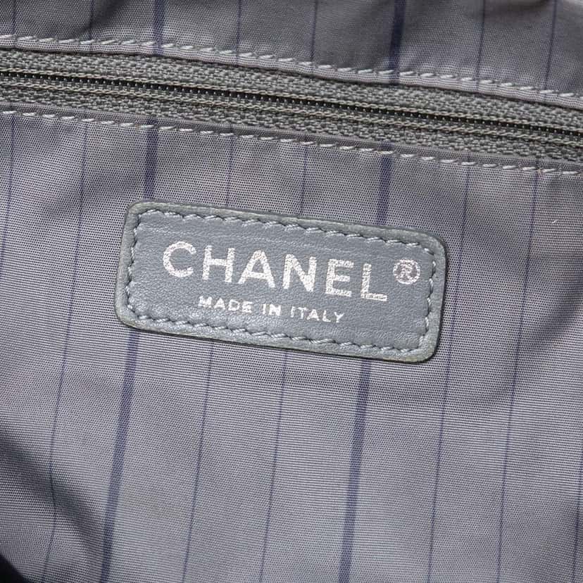 Chanel Quilted Lambskin Chain Shoulder Bag Black Leather Very good condition - Box View