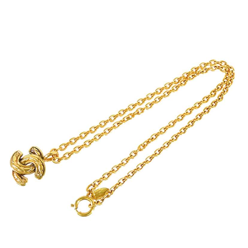Chanel CC Quilted Gold Plated Pendant Necklace Gold Metal Very good condition - Model View