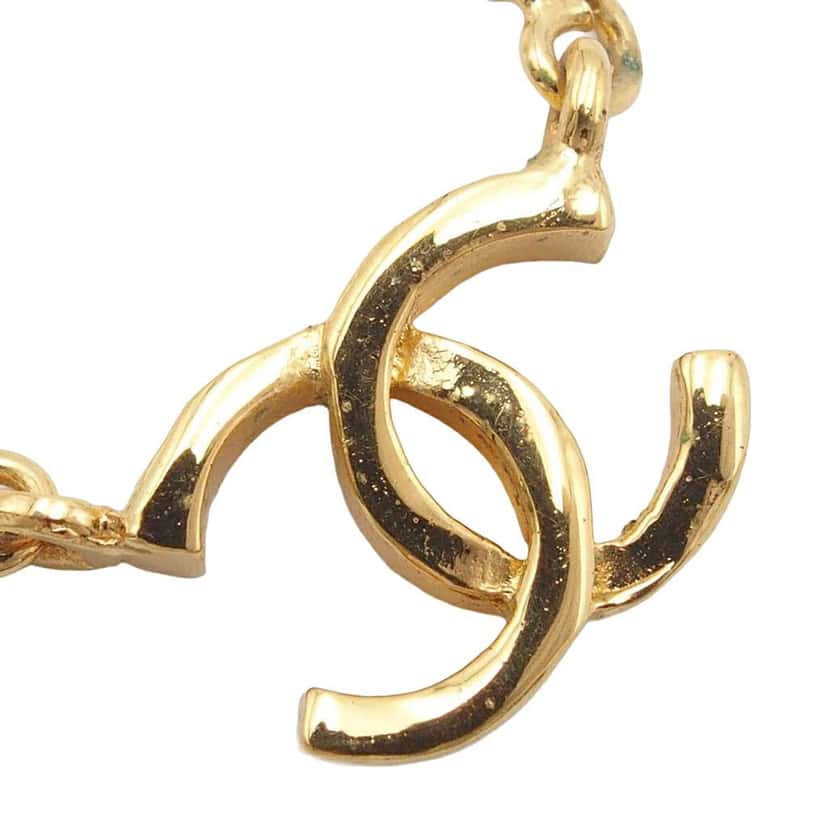 Chanel CC Gold Plated Pendant Necklace Gold Metal Very good condition - Model View