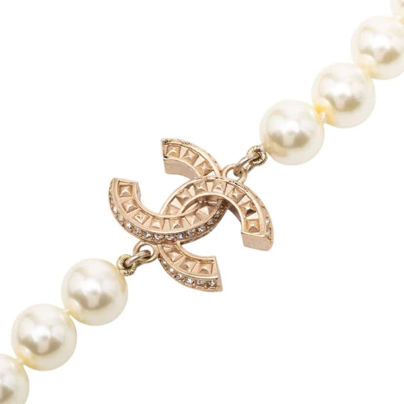 Chanel CC Gold Plated and Faux Pearl Rhinestones Long Necklace White Very good condition - Back View