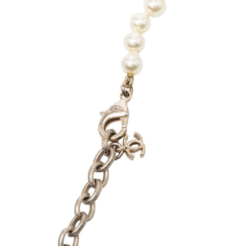 Chanel CC Gold Plated and Faux Pearl Rhinestones Long Necklace White Very good condition - Inside View