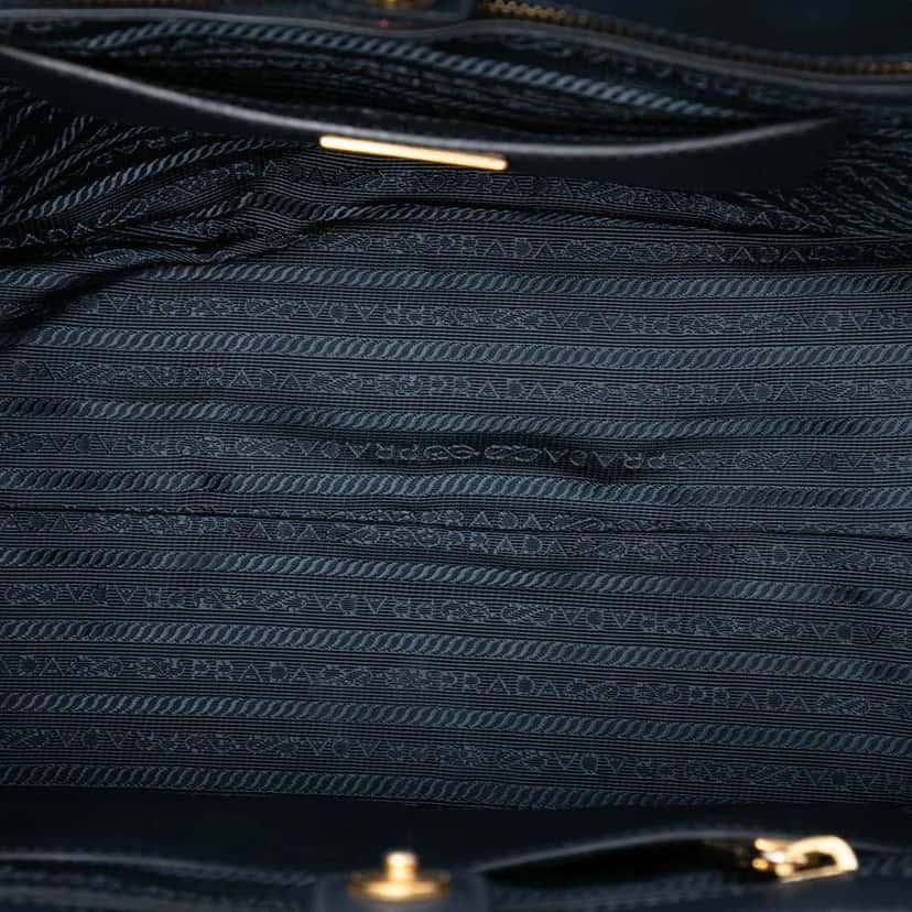 Prada Medium Bicolor Saffiano Lux Galleria Satche Blue Leather Very good condition - Model View