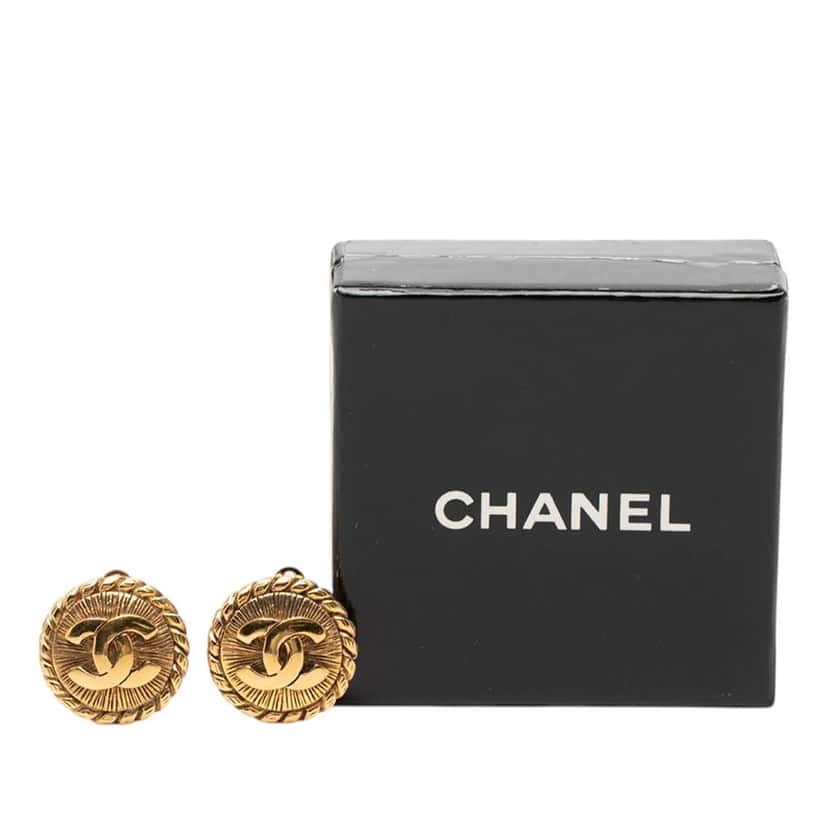 Chanel Gold Plated CC Round Clip on Earrings Gold Metal Very good condition - Model View