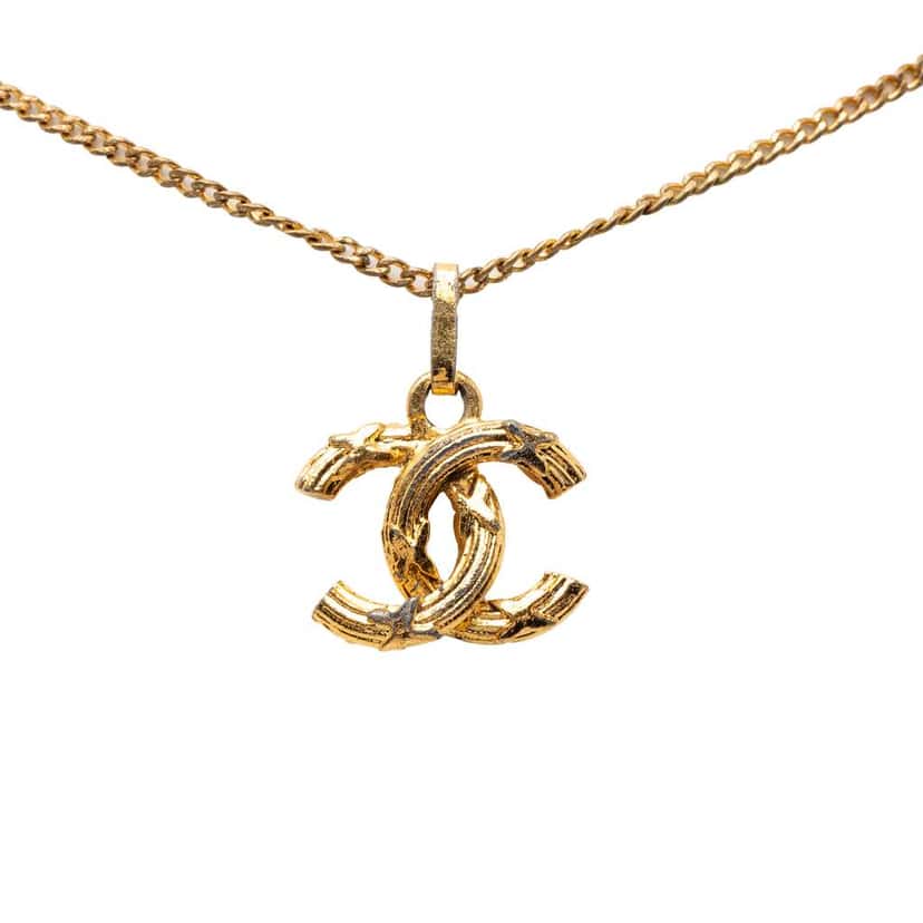 Chanel CC Gold Plated Textured Pendant Necklace Gold Metal Very good condition - Front View
