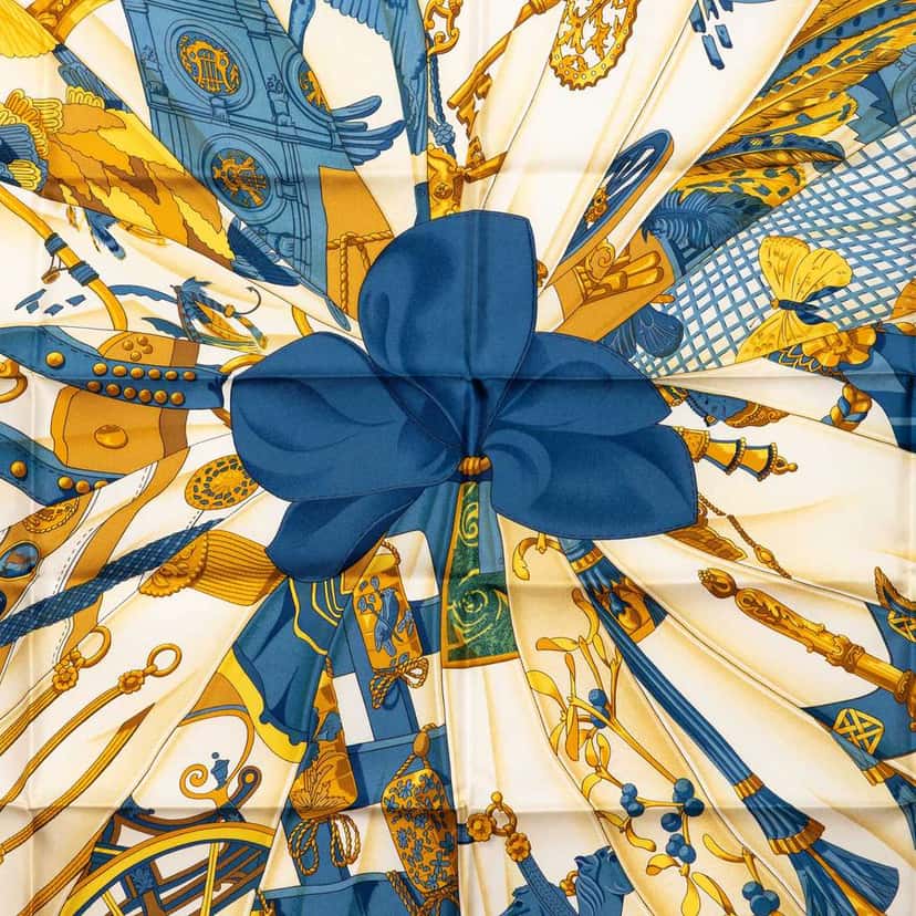 Hermès Soleil de Soie Silk Scarf 90 Beige Silk Very good condition - Back View