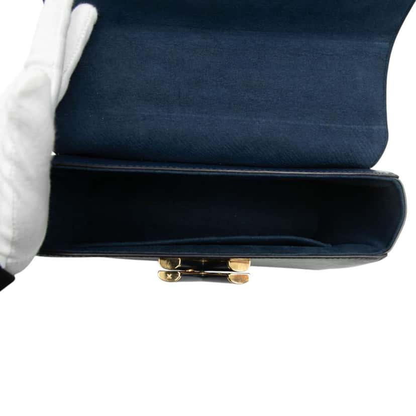 Louis Vuitton Epi Twist MM Blue Leather Very good condition - Model View