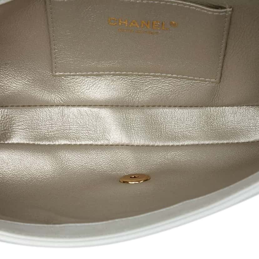 Chanel Caviar Captain Gold Clutch White Leather Very good condition - Model View