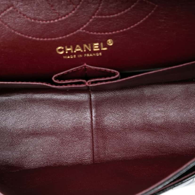 Chanel Reissue 2.55 Crackled Patent Puzzle Double Flap 226 Black Leather Very good condition - Model View