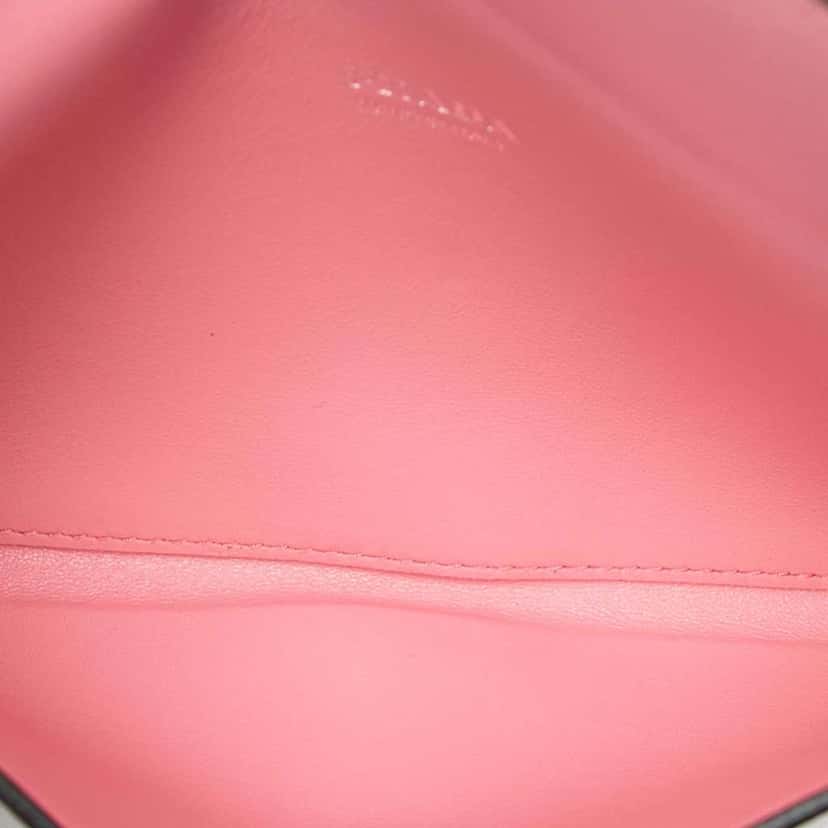 Prada Saffiano Envelope Pouch Black Leather Very good condition - Model View