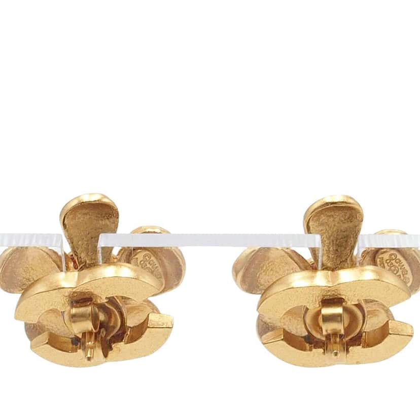 Chanel Gold Plated and Resin CC Flower Push Back Earrings Red Very good condition - Back View