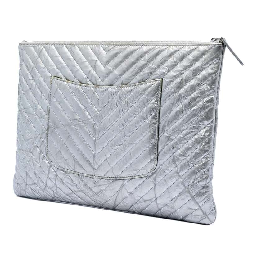 Chanel Large Chevron Metallic Aged Calfskin O Case Clutch Silver Leather Very good condition - Back View
