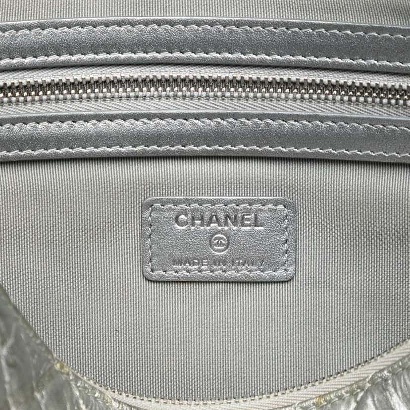 Chanel Large Chevron Metallic Aged Calfskin O Case Clutch Silver Leather Very good condition - Box View