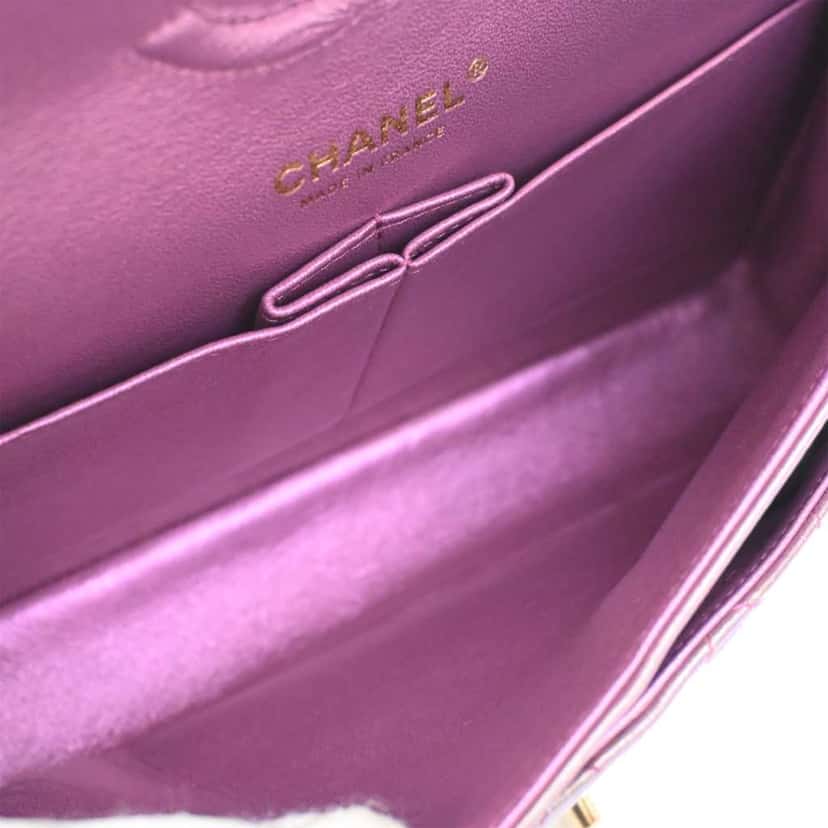 Chanel Medium Classic Iridescent Lambskin Double Flap Purple Leather Very good condition - Model View