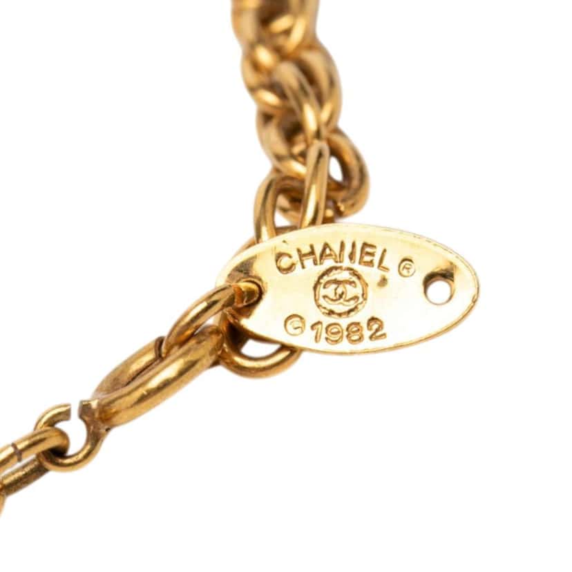Chanel Gold Plated CC Logo Motif Chain Bracelet Gold Metal Very good condition - Model View
