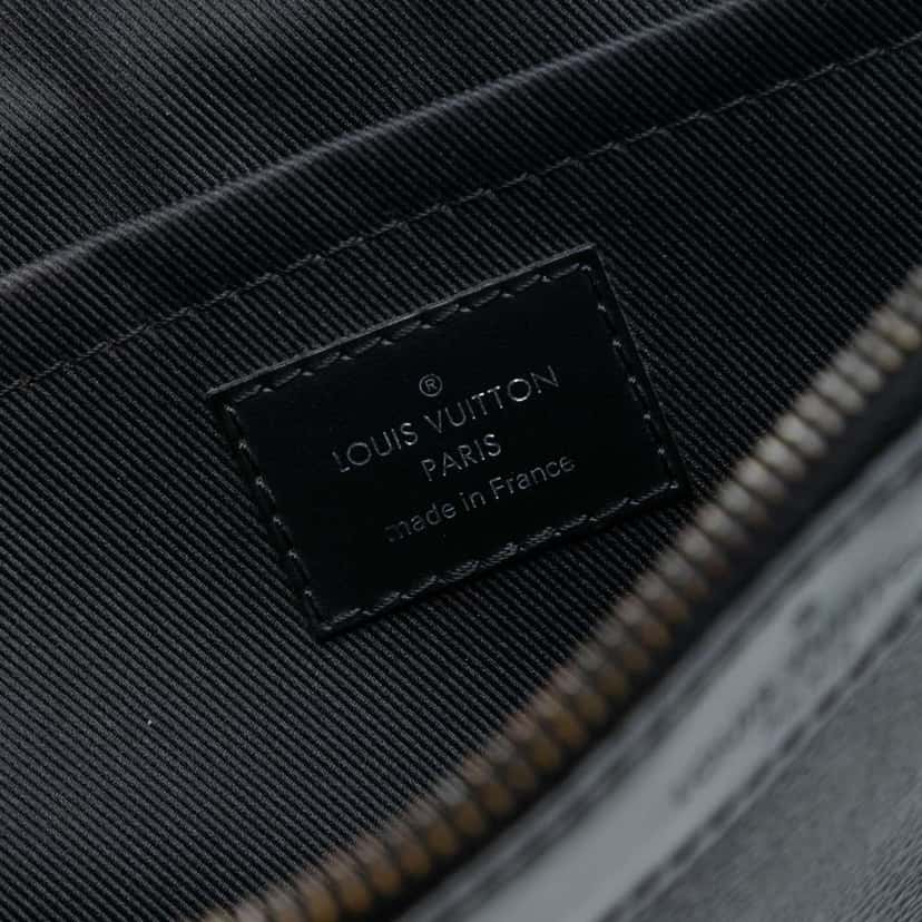 Louis Vuitton Monogram Eclipse Discovery Pochette GM Black Very good condition - Box View