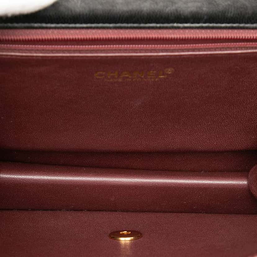 Chanel Small CC Quilted Lambskin Single Flap Black Leather Very good condition - Model View