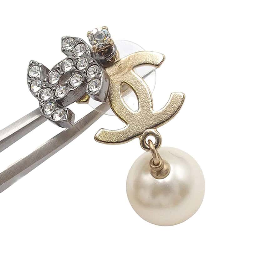Chanel CC Gold Plated Strass Faux Pearl Drop Push Back Earrings Gold Metal Very good condition - Box View