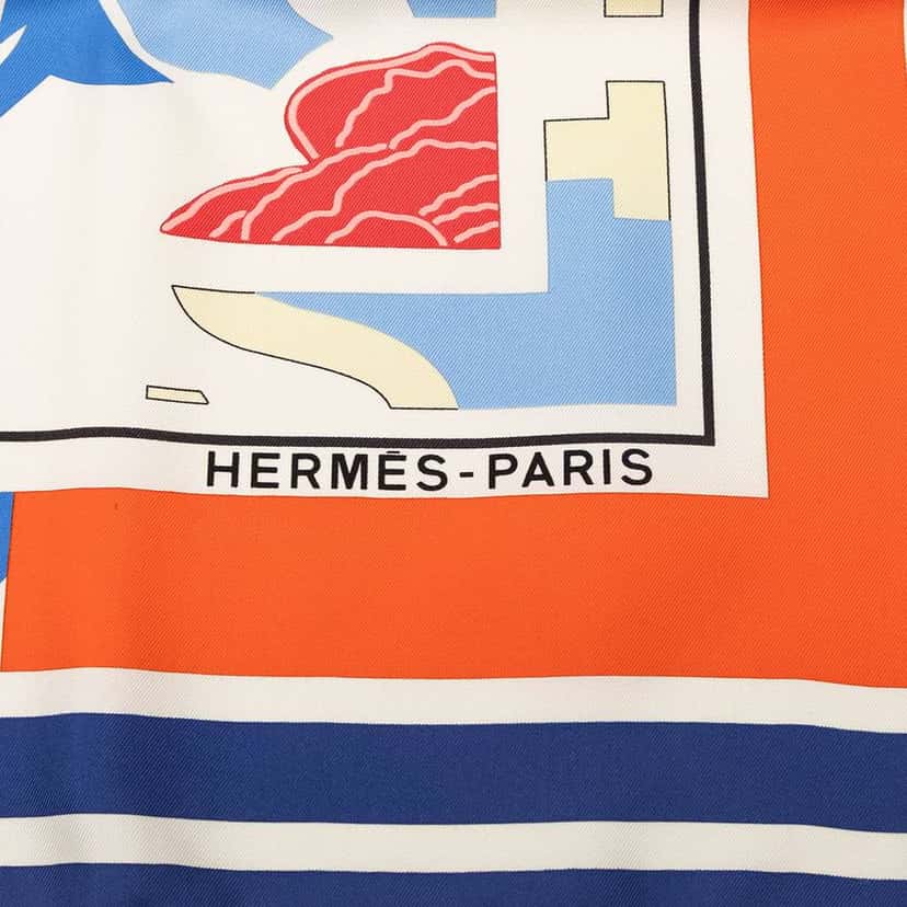 Hermès Puzzle II Silk Scarf 90 White Silk Very good condition - Model View