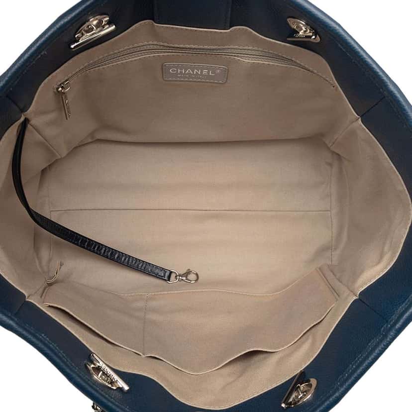 Chanel Small Glazed Calfskin Deauville Tote Blue Leather Very good condition - Model View