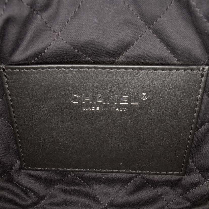 Chanel Mini Shiny Calfskin 22 Handbag Black Leather Very good condition - Box View