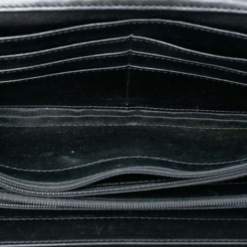 Chanel CC Quilted Lambskin East West Wallet on Chain Black Leather Very good condition - Model View