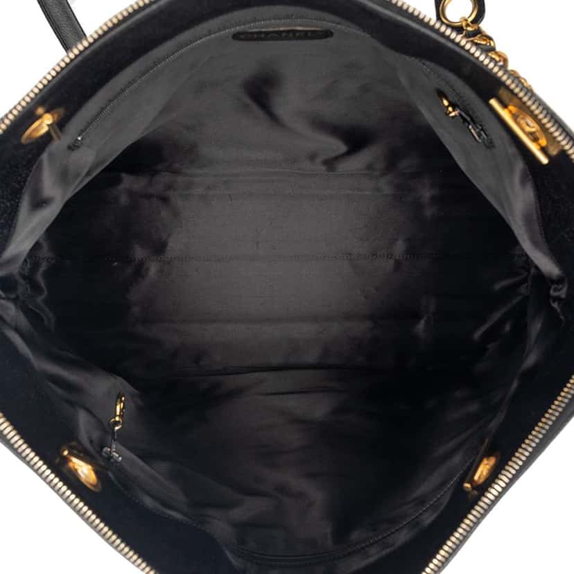 Chanel CC Caviar Shoulder Bag Black Leather Very good condition - Model View