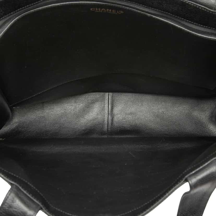 Chanel CC Caviar Tote Black Leather Very good condition - Model View