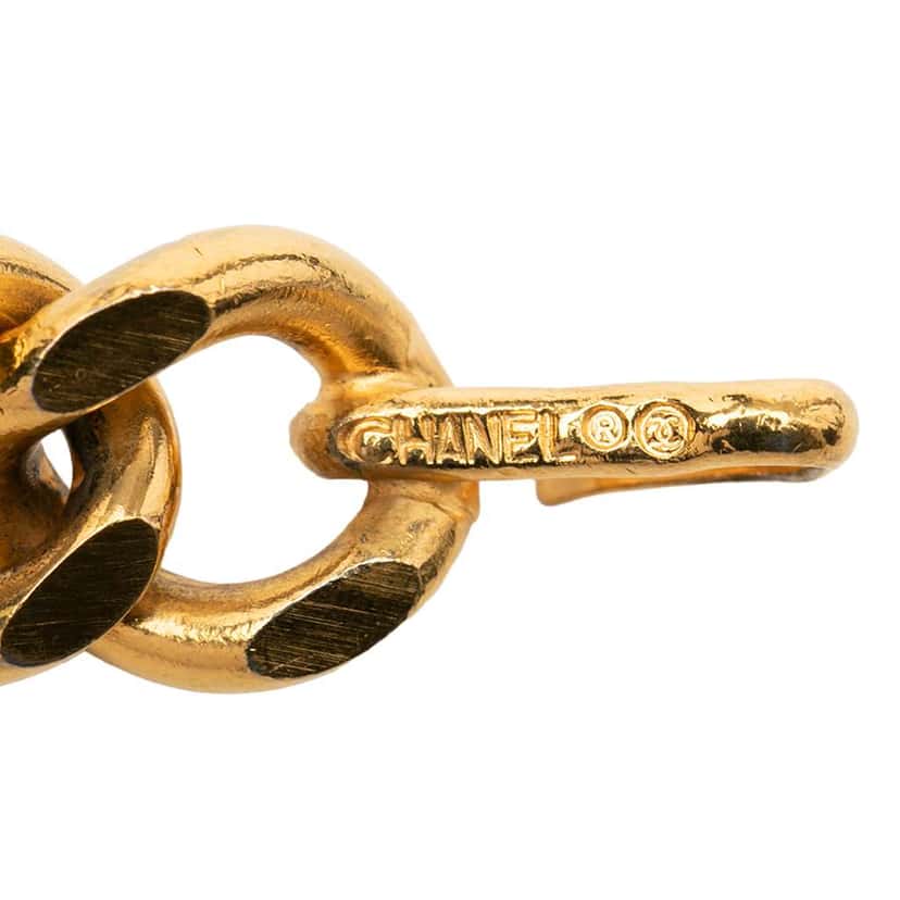 Chanel CC Gold Plated 31 Rue Cambon Medallion Chain Belt Gold Metal Very good condition - Model View
