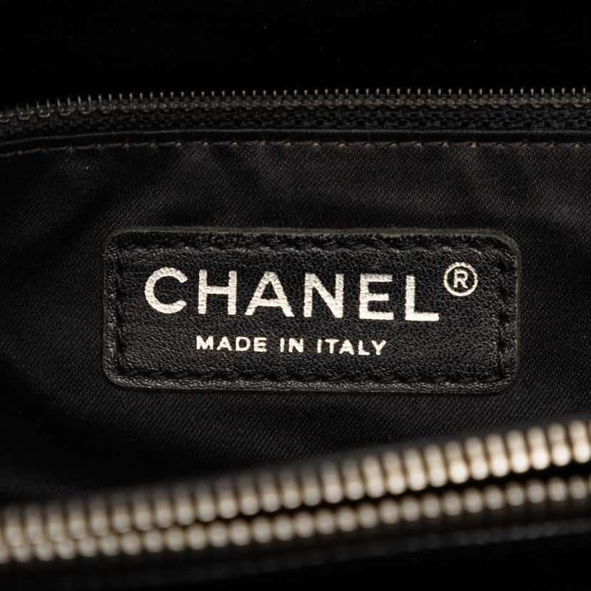 Chanel Caviar Grand Shopping Tote Black Leather Very good condition - Box View