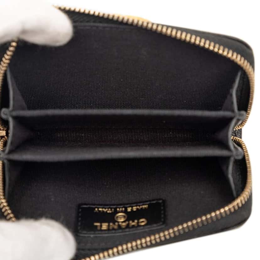 Chanel Chevron Caviar Boy Coin Pouch Black Leather Very good condition - Model View