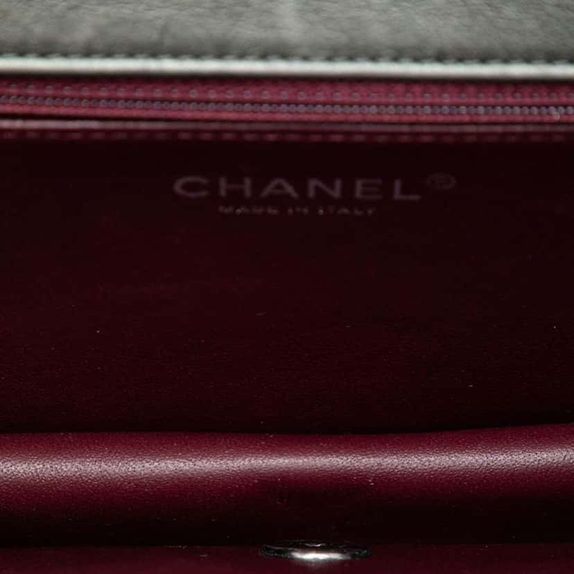 Chanel Medium Embossed Calfskin Propeller Flap Grey Leather Good condition - Model View