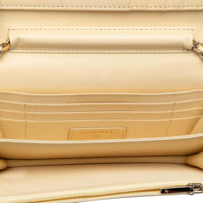 Chanel Mini CC Lambskin Wallet on Chain Yellow Leather Very good condition - Model View