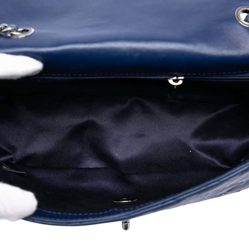 Chanel Small Quilted Lambskin Beaded Single Flap Blue Leather Very good condition - Model View