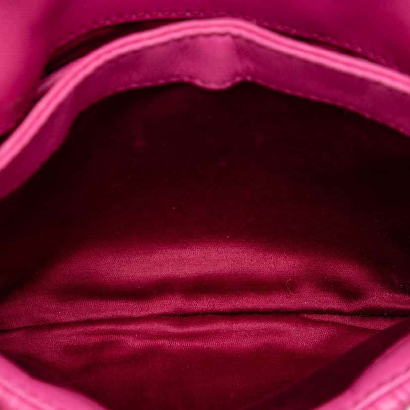 Miu Miu Matelasse Nappa Wallet On Chain Pink Leather Very good condition - Model View