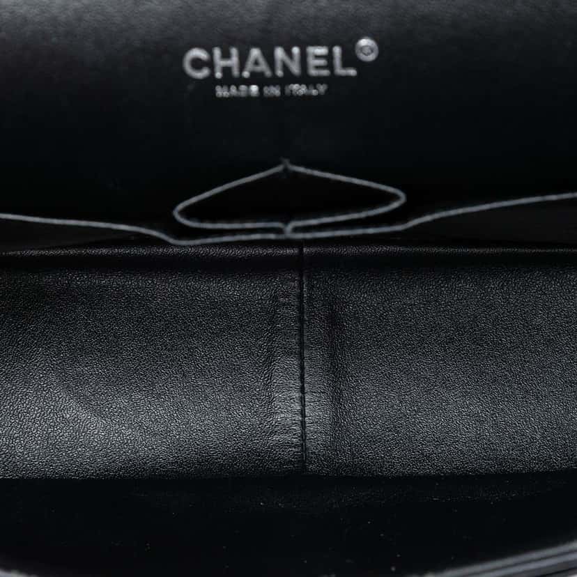 Chanel Jumbo Classic Chevron Lambskin So Black Double Flap Black Leather Very good condition - Model View