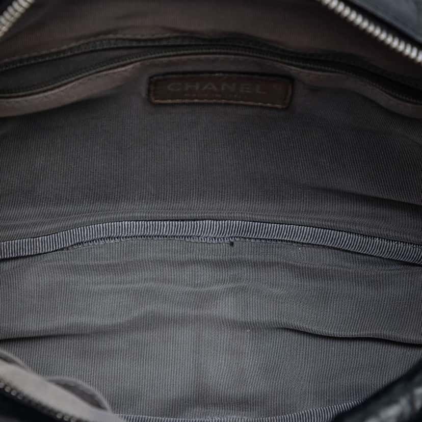 Chanel Small Quilted Aged Calfskin Reissue 2.55 Camera Bag Black Leather Very good condition - Model View