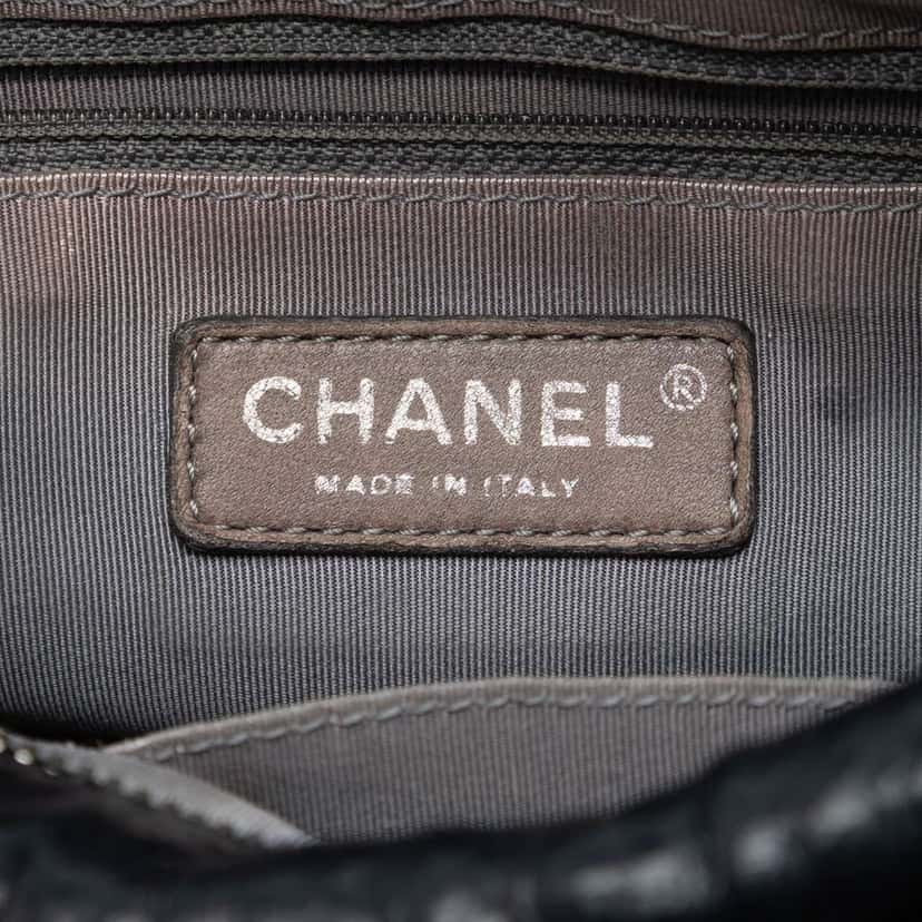 Chanel Small Quilted Aged Calfskin Reissue 2.55 Camera Bag Black Leather Very good condition - Box View