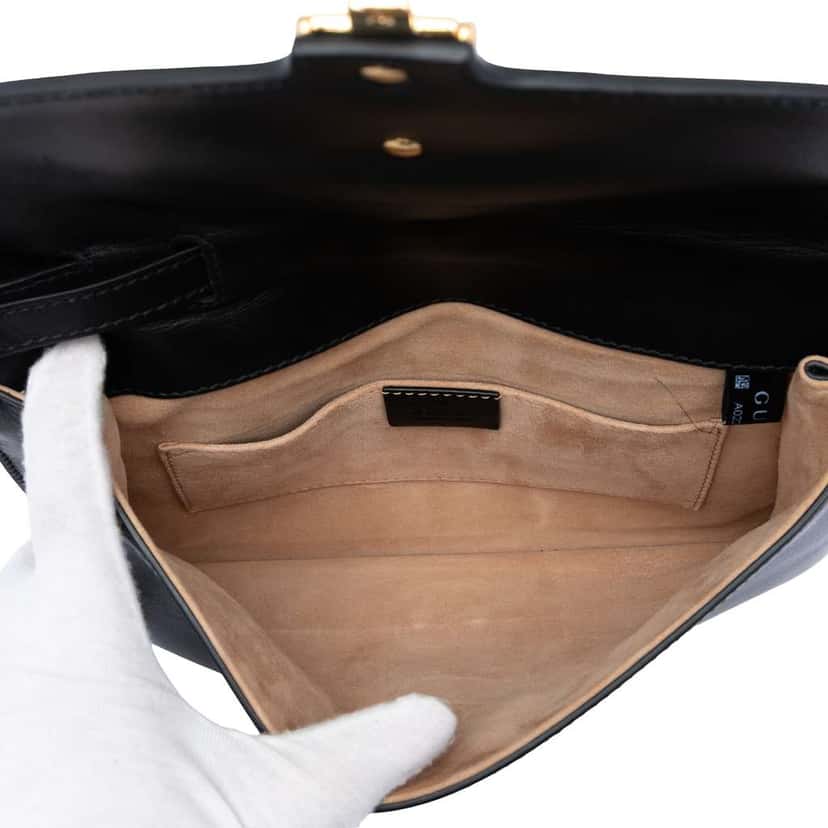 Gucci Leather Sylvie Clutch Black Leather Very good condition - Model View