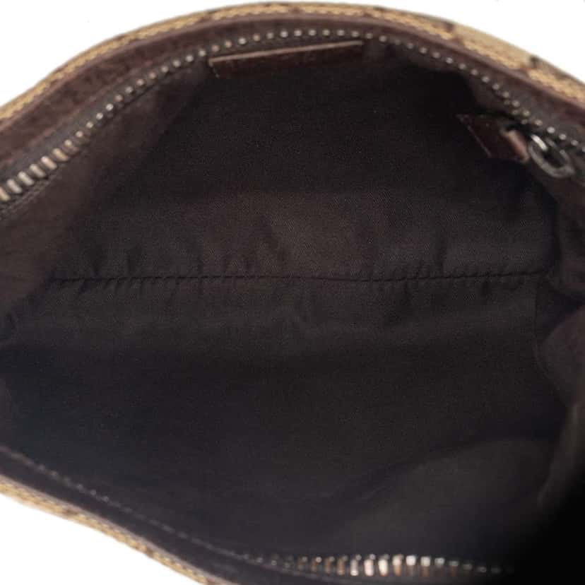 Gucci GG Canvas Crossbody Beige Canvas Very good condition - Model View