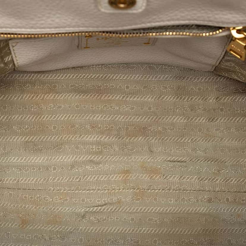 Prada Vitello Daino Front Pocket Open Convertible Tote White Leather Very good condition - Model View