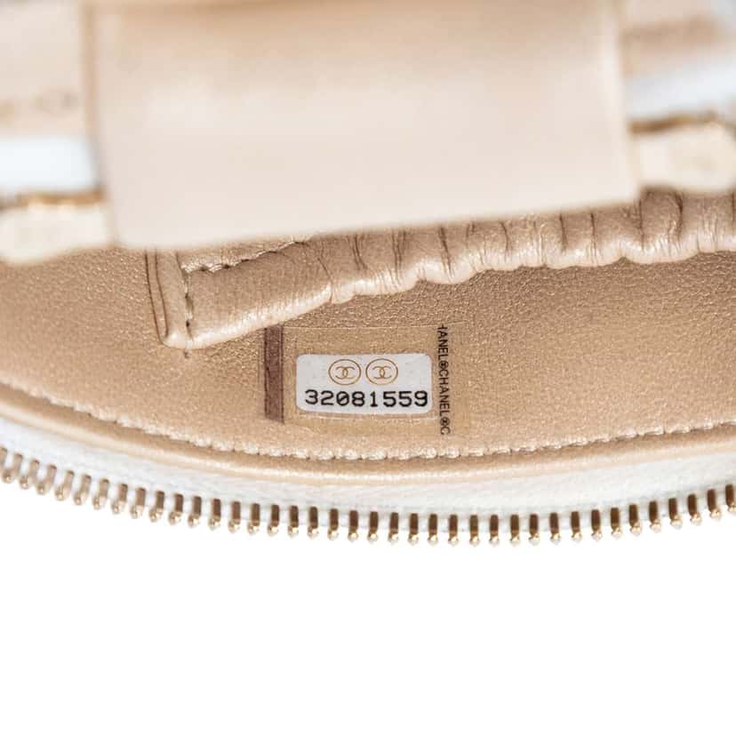 Chanel Mini Quilted Lambskin Ruched Handle Vanity Case White Leather Very good condition - Box View