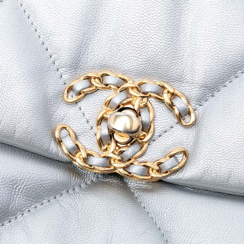 Chanel Medium Metallic Lambskin 19 Flap Silver Leather Very good condition - Box View