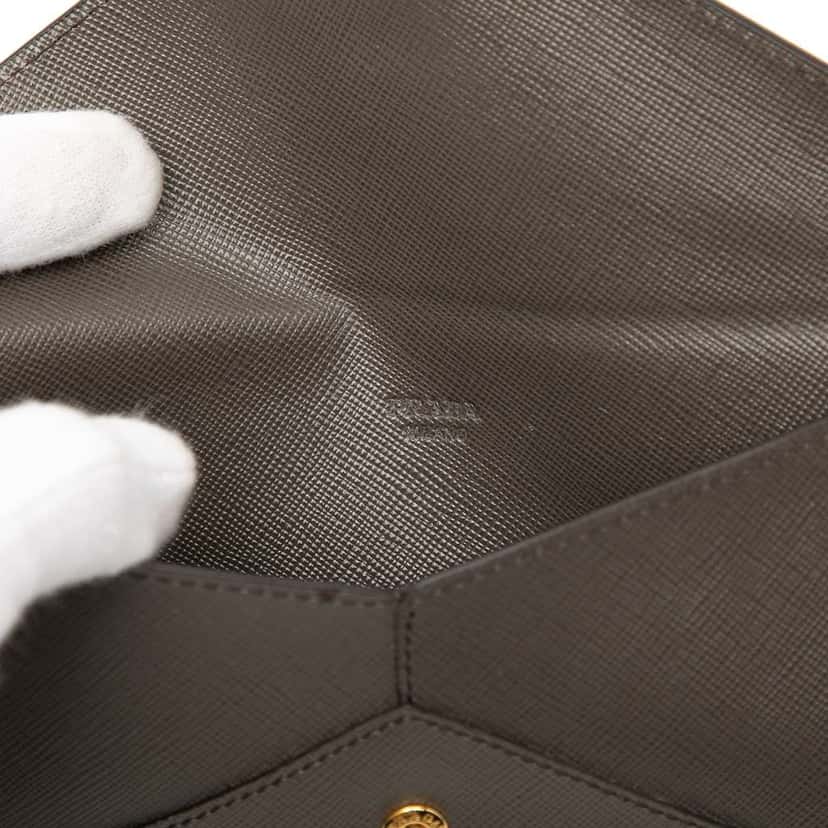 Prada Saffiano Envelope Clutch Grey Leather Very good condition - Box View