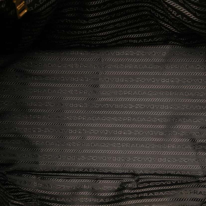 Prada Vitello Daino Open Convertible Tote Grey Leather Very good condition - Model View