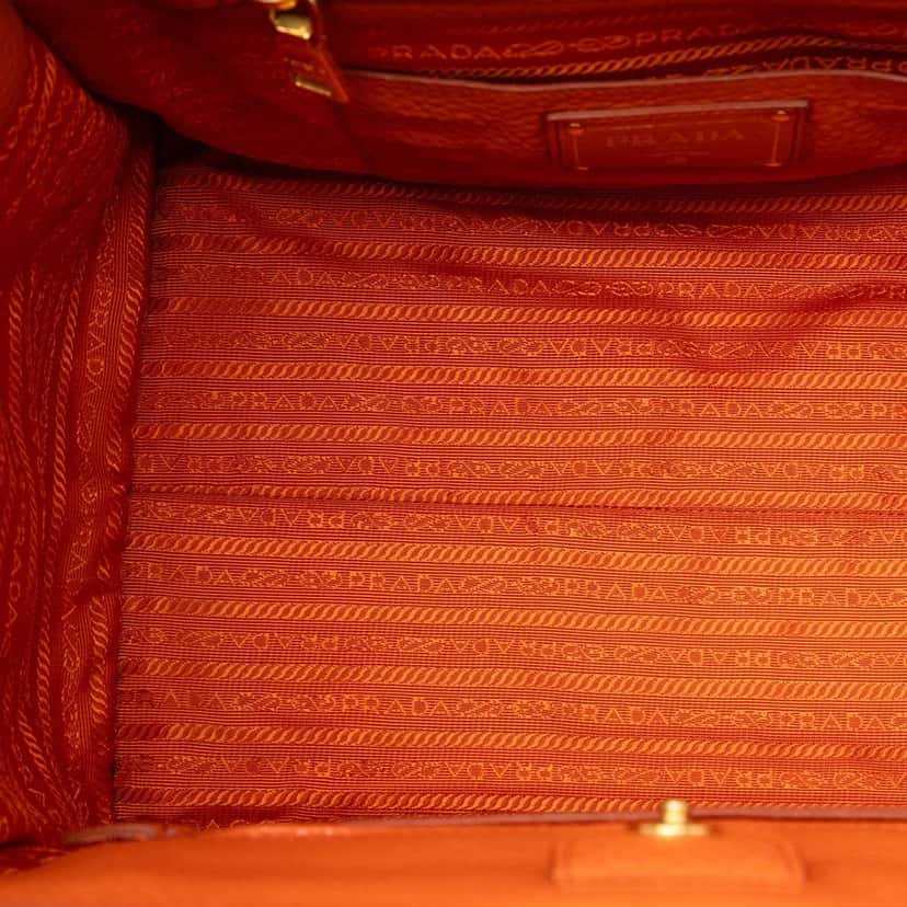Prada Vitello Phenix Shopping Tote Orange Leather Very good condition - Model View